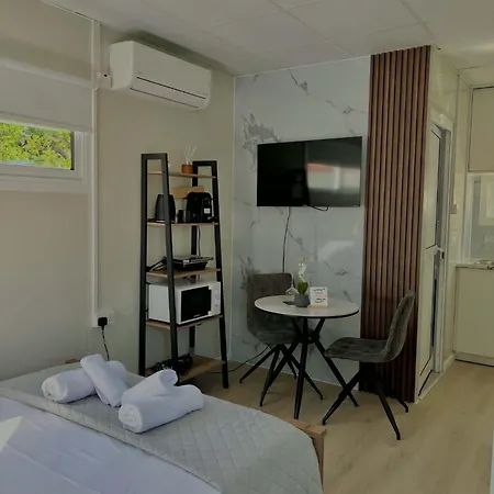 Kapselhotel Athena Maroni