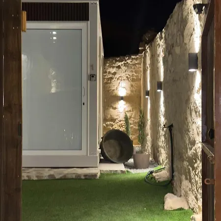 Athena Maroni